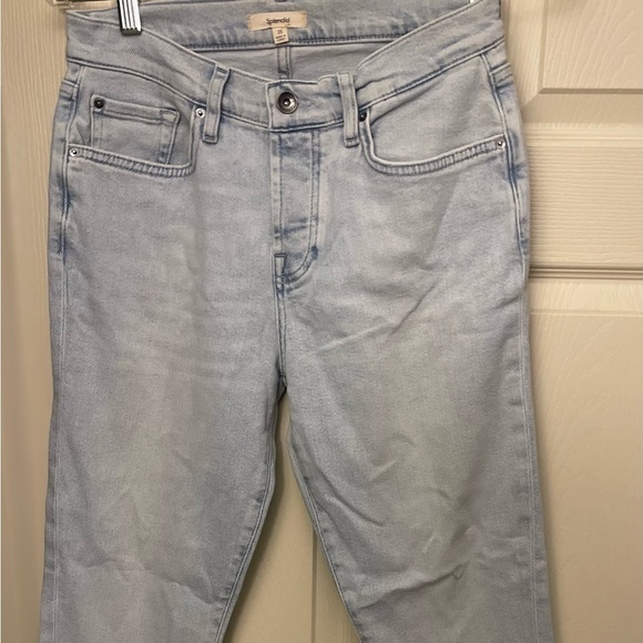 NWT- women’s 25
splendid jeans
Faded blue
Mid - Rise Crop - Picture 5 of 10